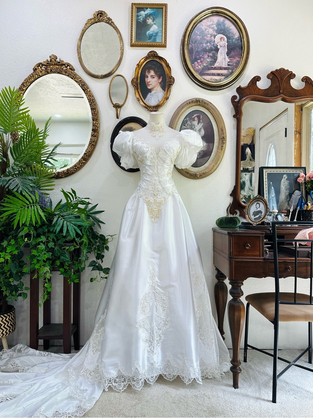 Elegant White Bridal Ballgown with Puff Sleeves